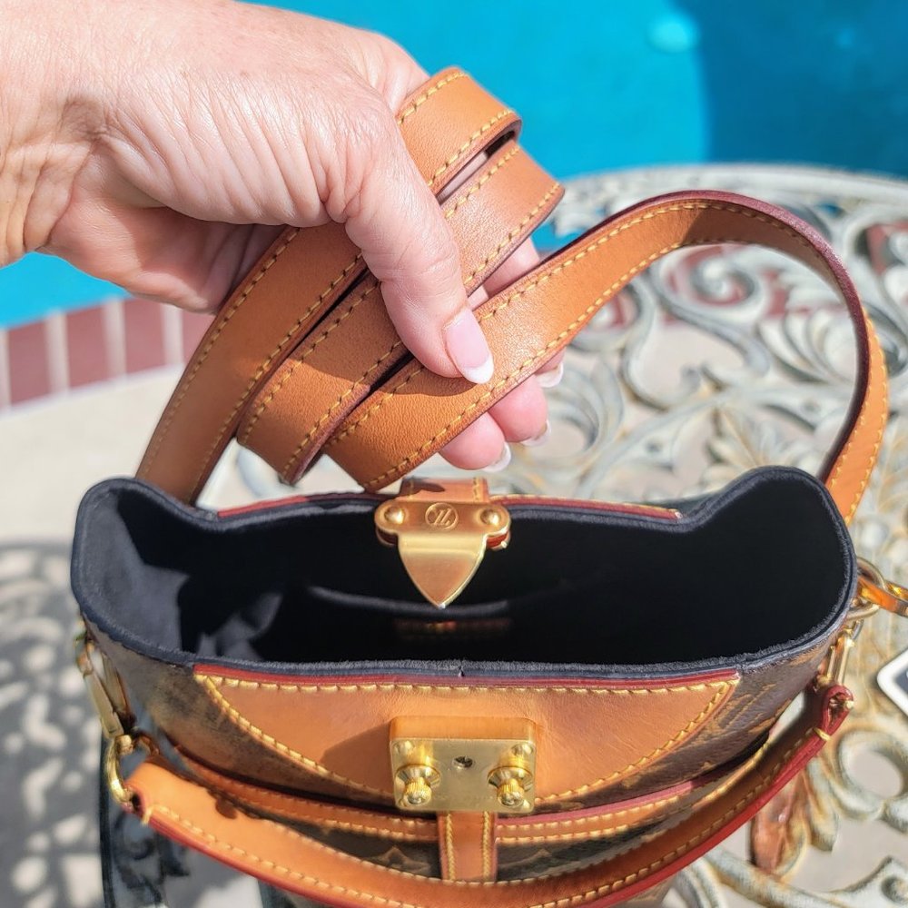 ❌❌SOLD ❌❌ Louis Vuitton Duffel Bag - Picture 14 of 16